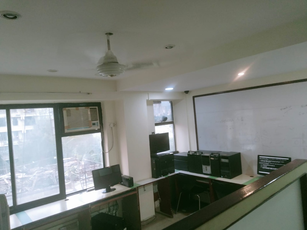 Office for Sale in S V Road Mumbai