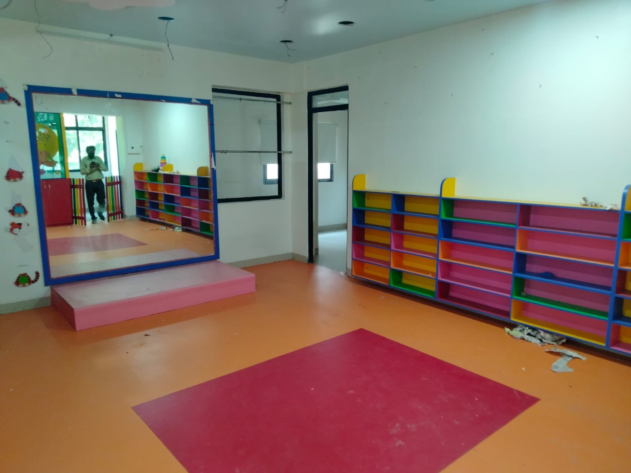 Office for Sale in S V Road Mumbai