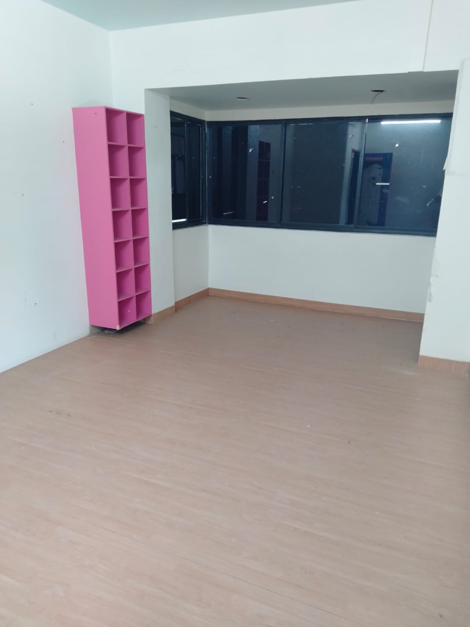 Office for Sale in S V Road Mumbai