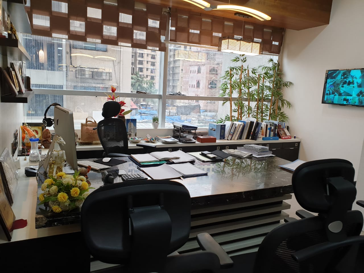 Office for Sale in S V Road Mumbai