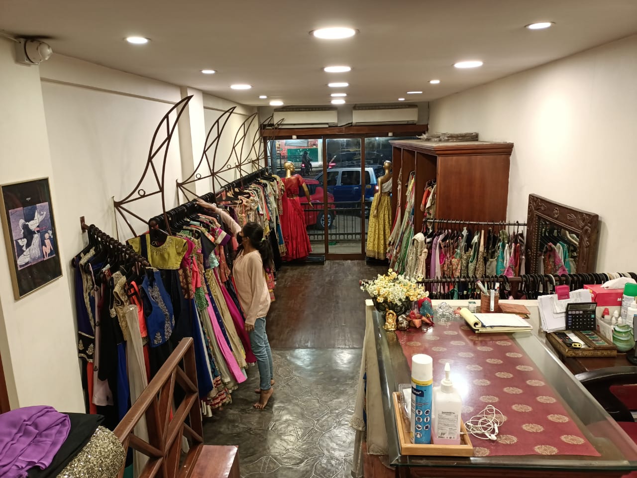 Shop for Rent in Juhu Tara Road Mumbai