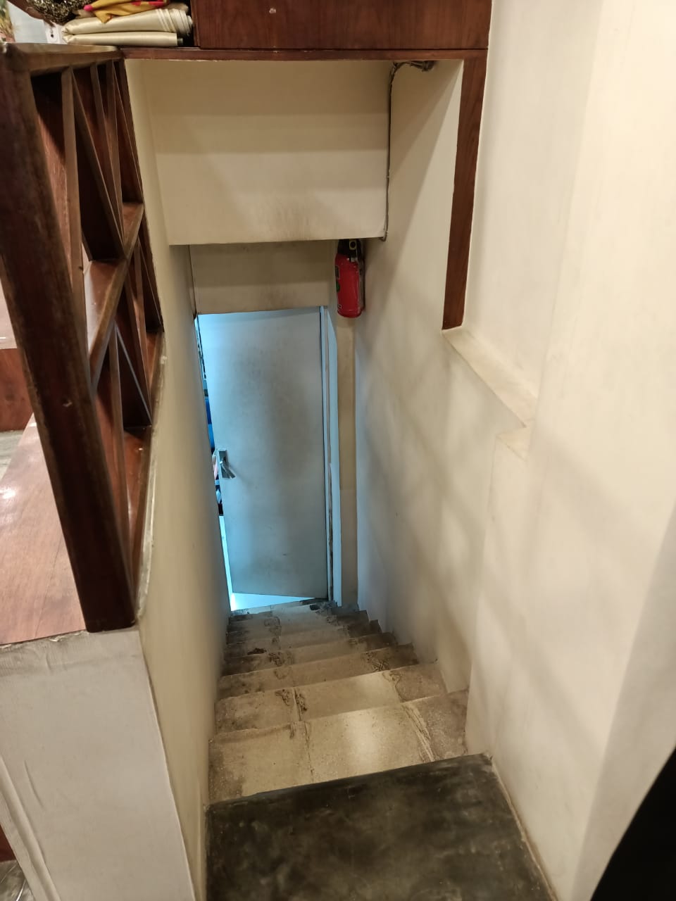 Shop for Rent in Juhu Tara Road Mumbai