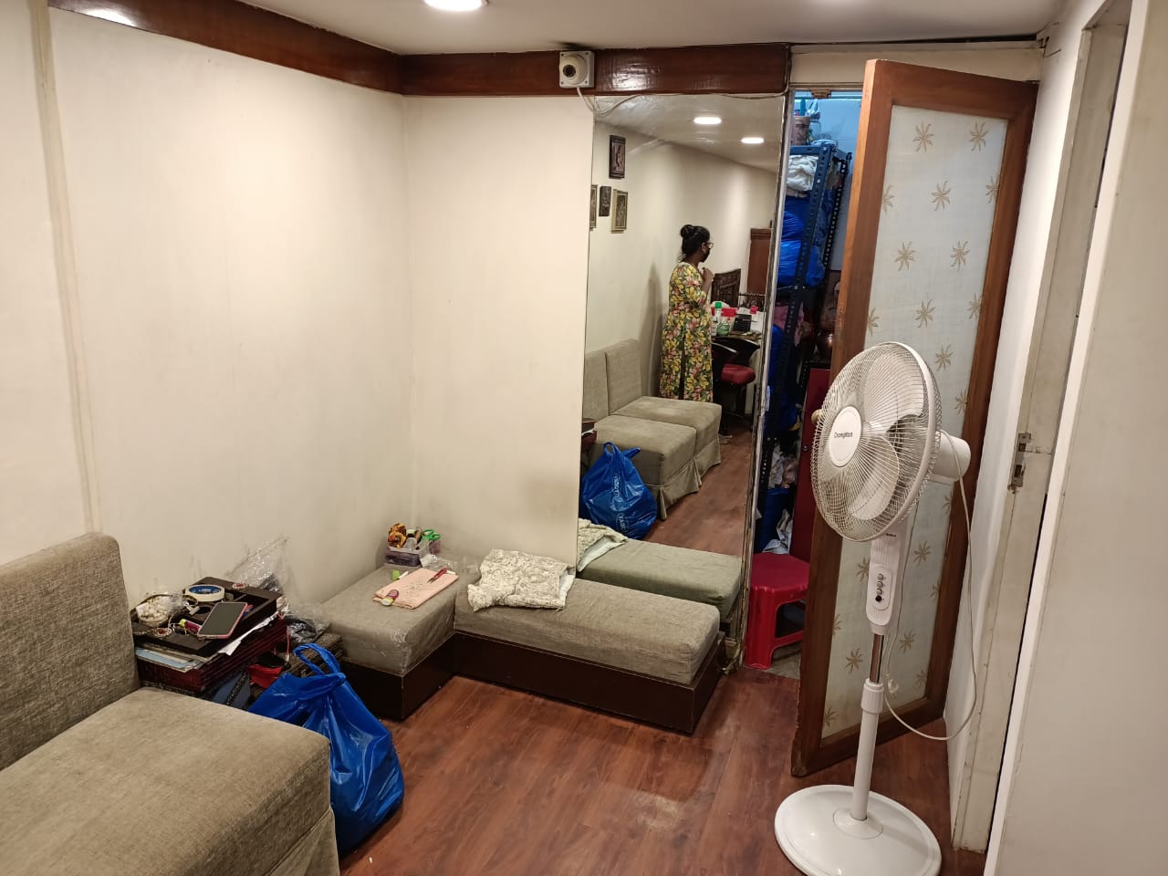 Shop for Rent in Juhu Tara Road Mumbai