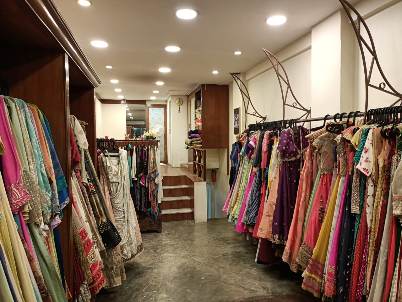 Shop for Rent in Juhu Tara Road Mumbai