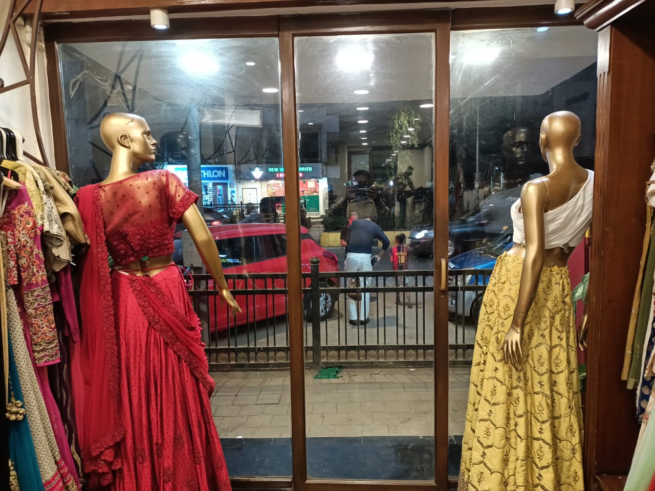 Shop for Rent in Juhu Tara Road Mumbai