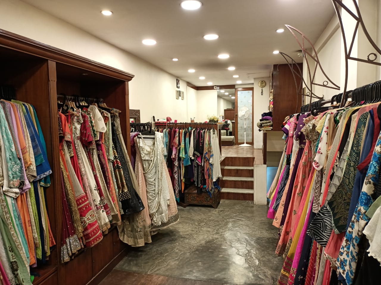 Shop for Rent in Juhu Tara Road Mumbai