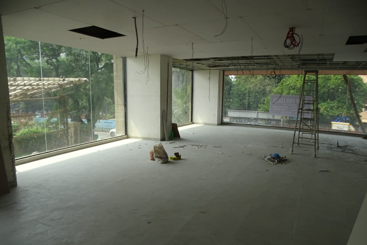 Showroom for Rent in D N Nagar Mumbai