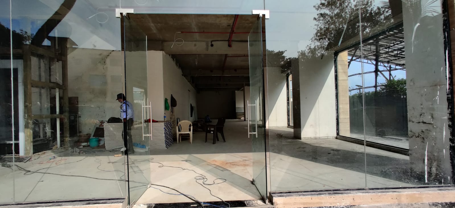Showroom for Rent in D N Nagar Mumbai