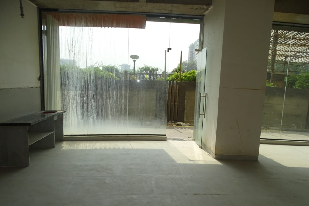 Showroom for Rent in D N Nagar Mumbai