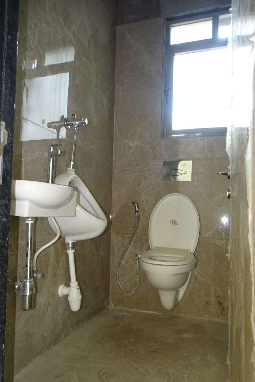Showroom for Rent in D N Nagar Mumbai