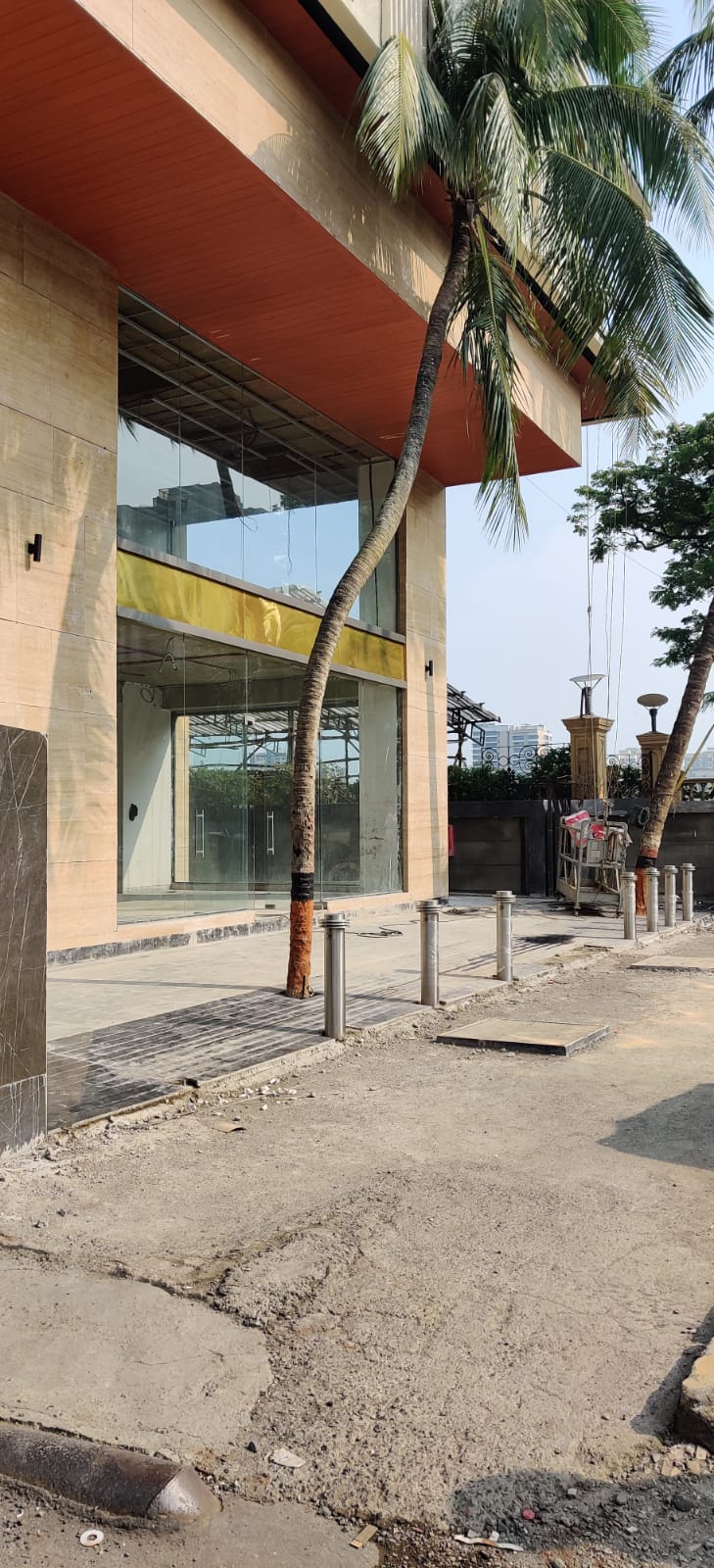 Showroom for Rent in D N Nagar Mumbai