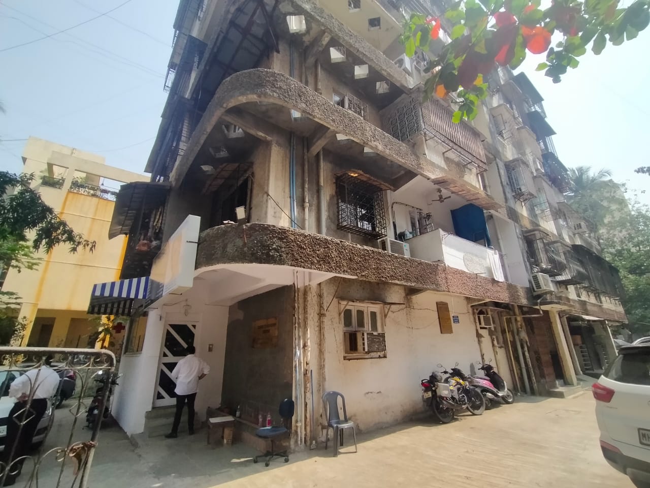 Shop for Sale in 6 Road Mumbai