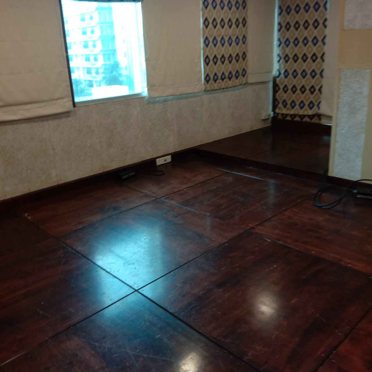 Office for Rent in S V Road Mumbai