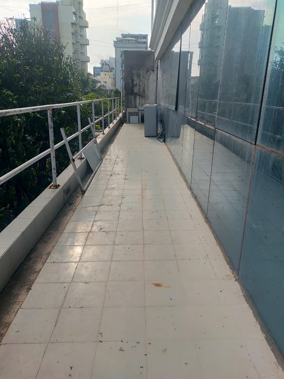 Office for Rent in Linking Road Mumbai