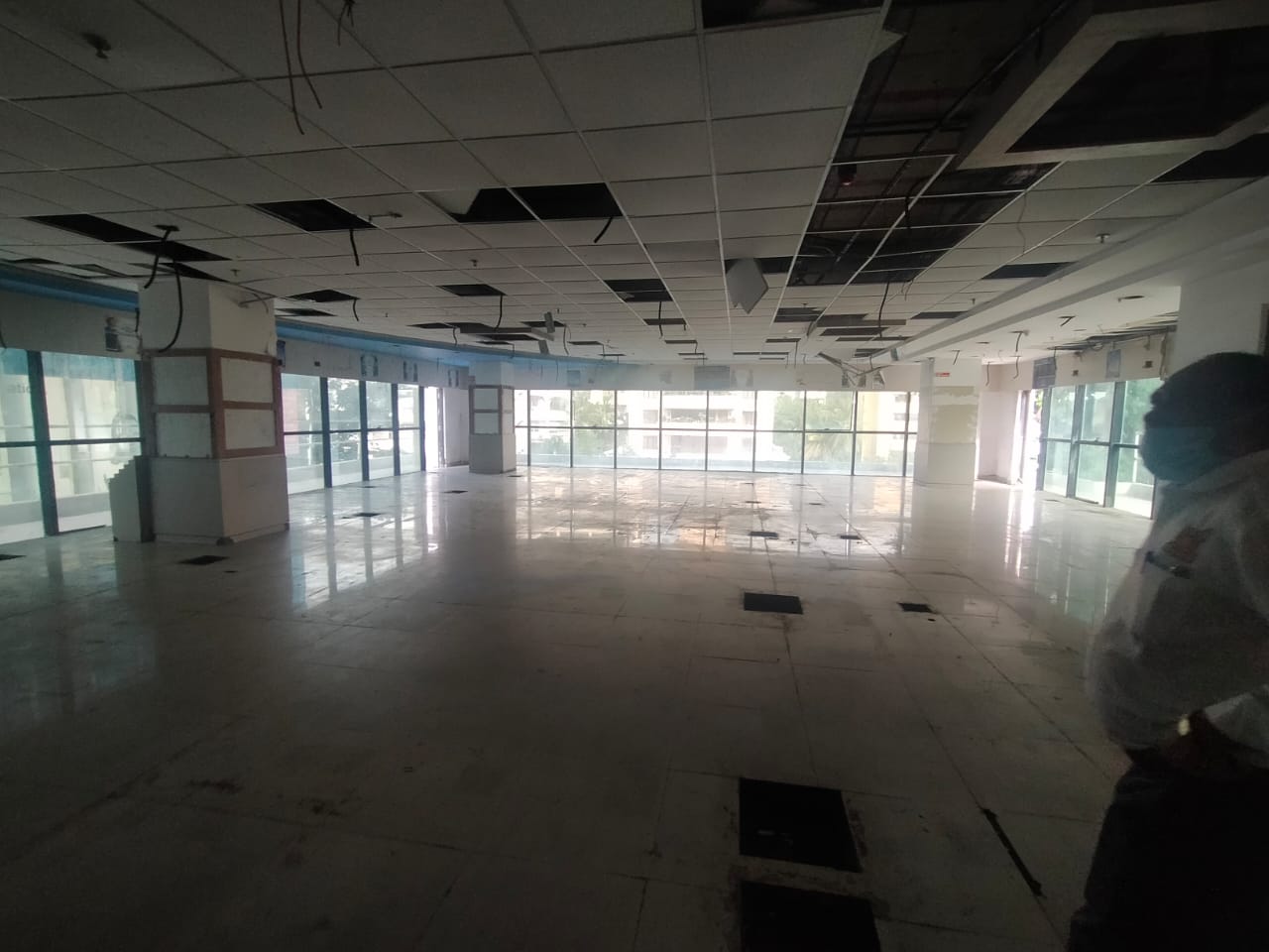 Office for Rent in Linking Road Mumbai