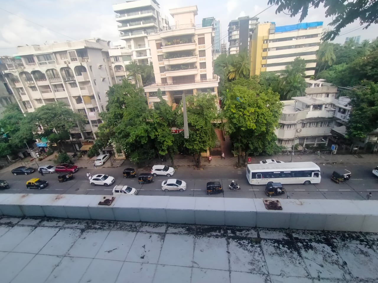 Office for Rent in Linking Road Mumbai