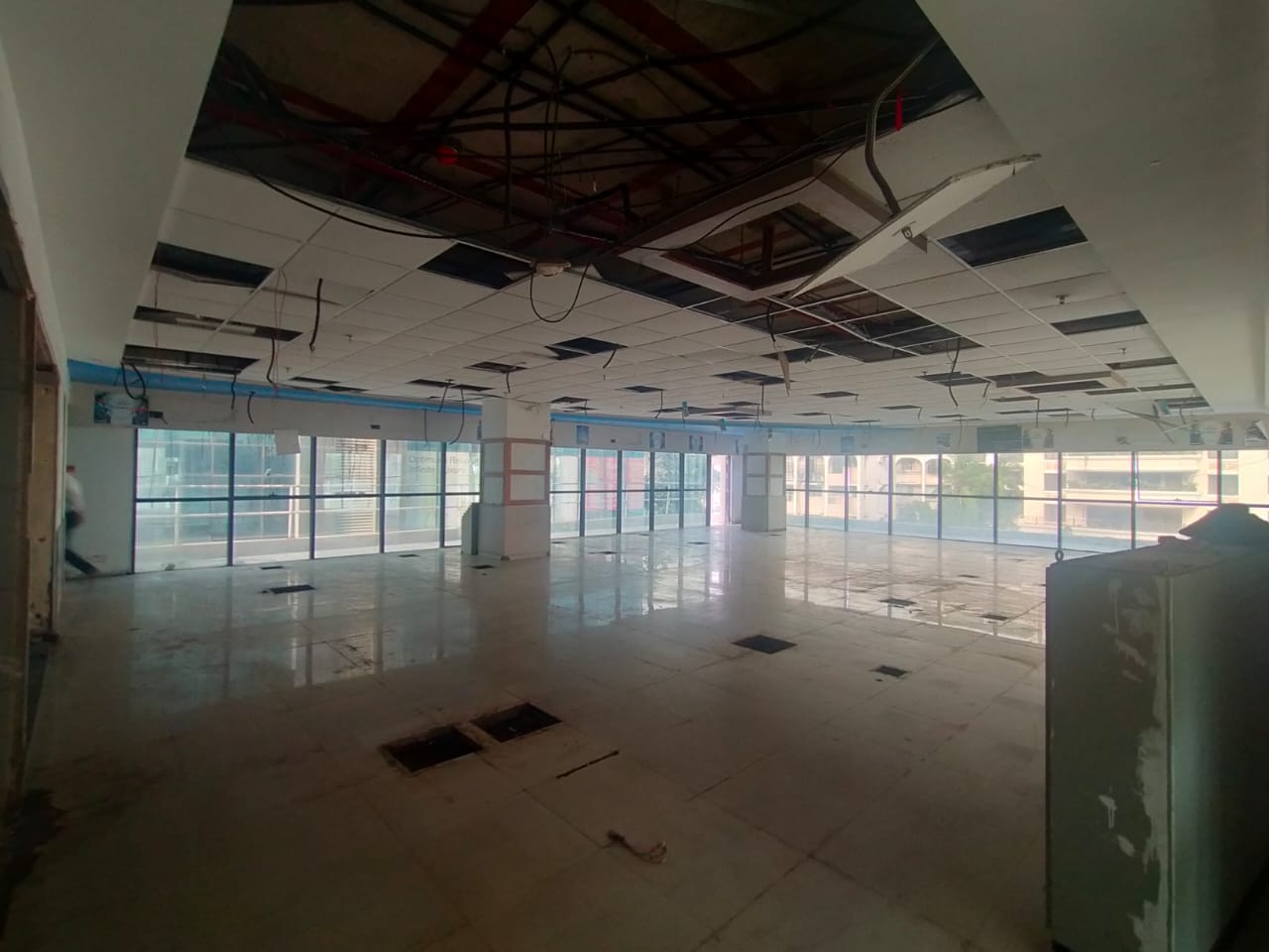 Office for Rent in Linking Road Mumbai