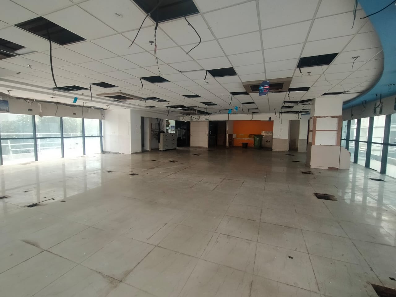 Office for Rent in Linking Road Mumbai