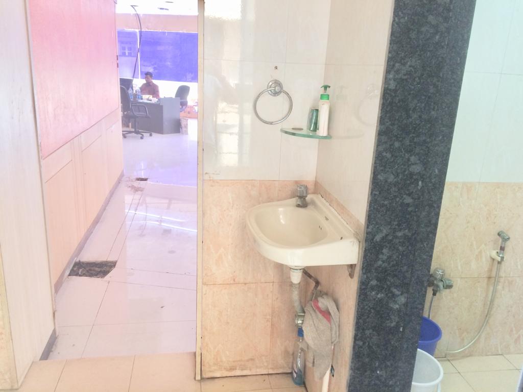 Office for Sale in S V Road Mumbai