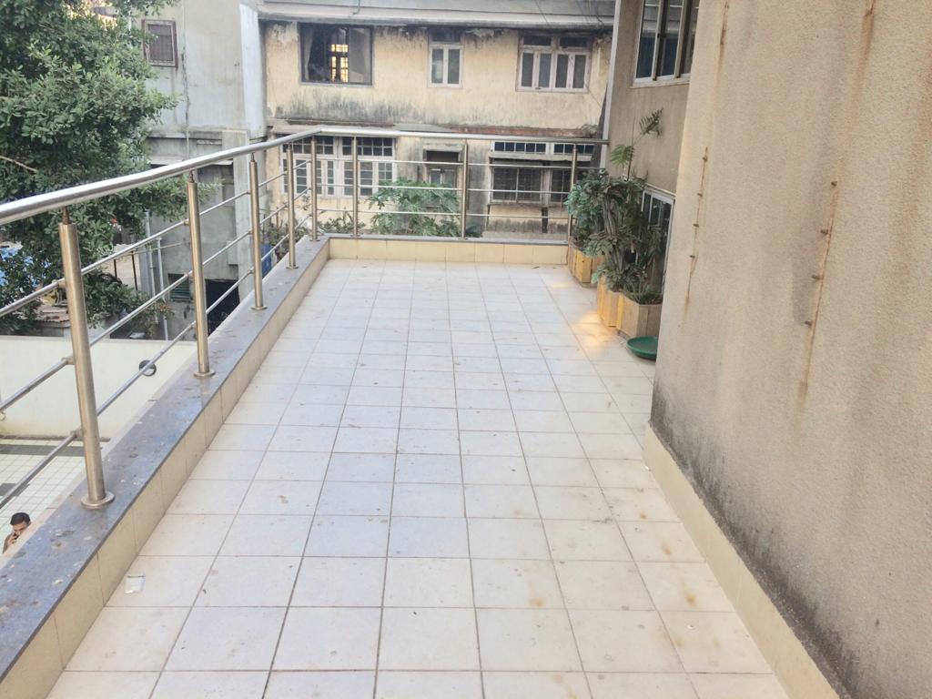 Office for Sale in S V Road Mumbai