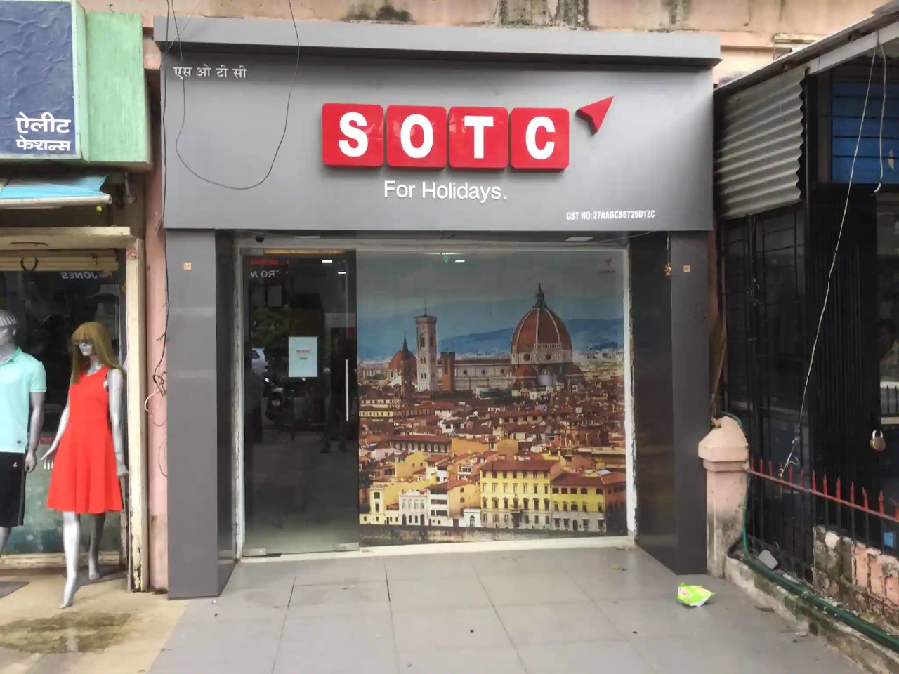 Shop for Rent in Linking Road Mumbai