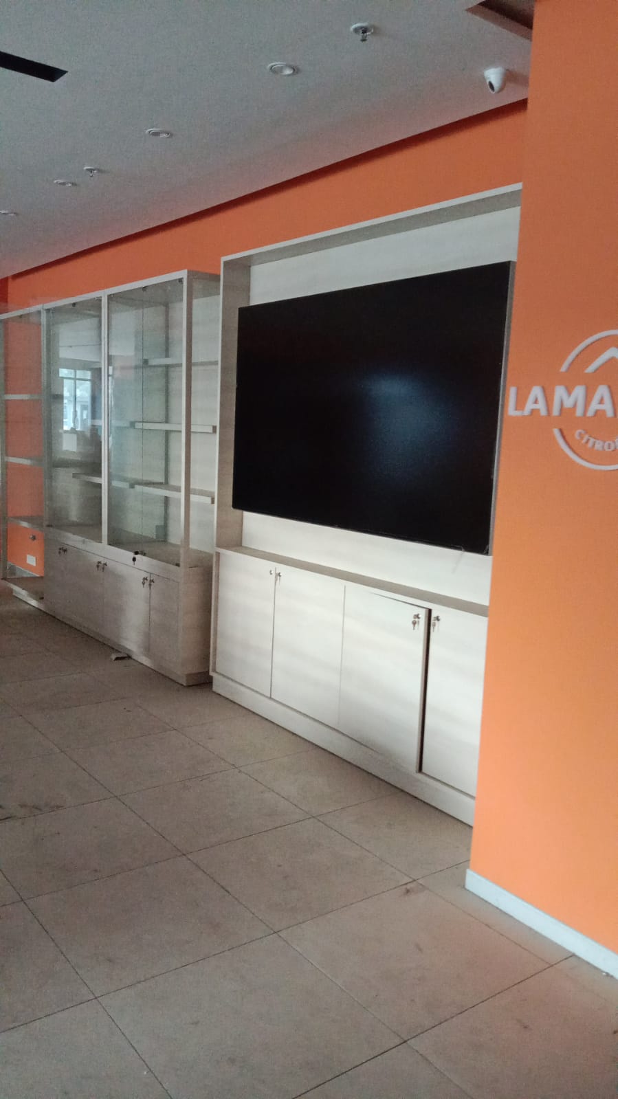 Showroom for Rent in Dr Annie Besant Road Mumbai
