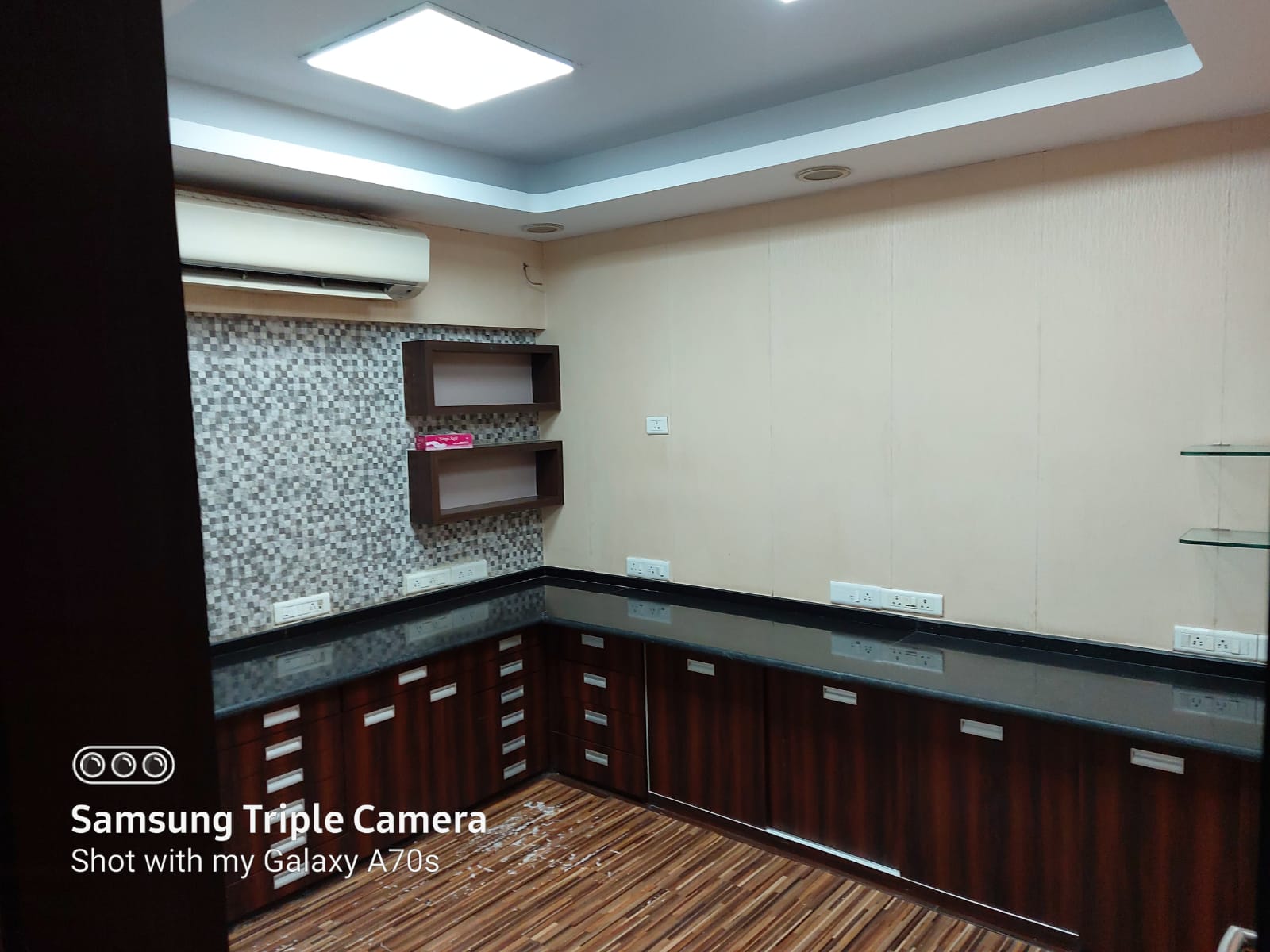 Office for Rent in Linking  Road Mumbai