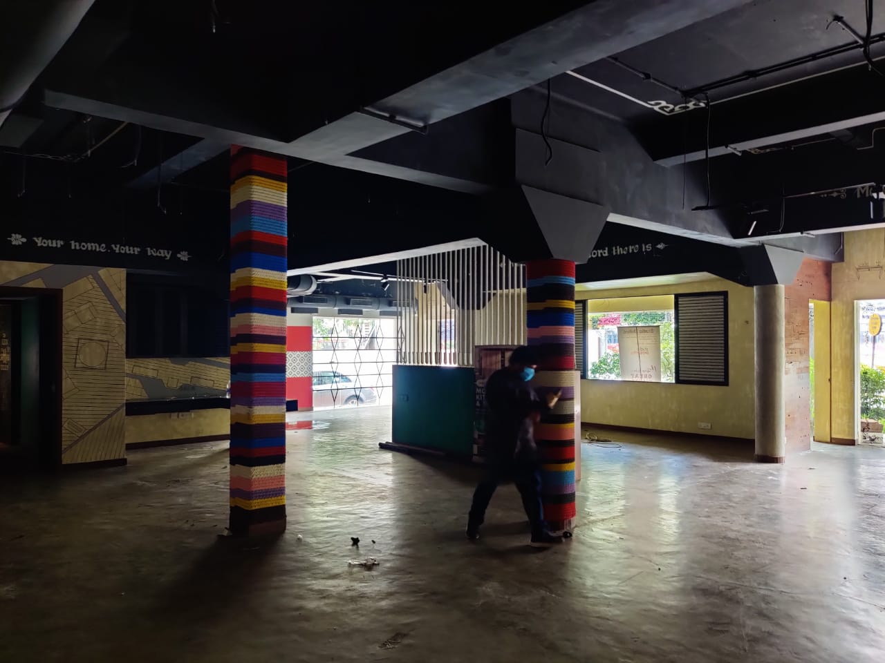 Showroom for Sale in Linking  Road Mumbai