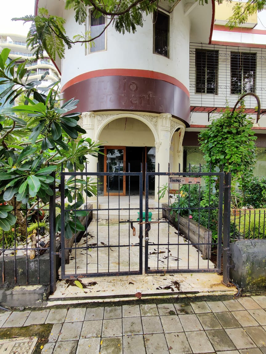 Showroom for Sale in Linking  Road Mumbai