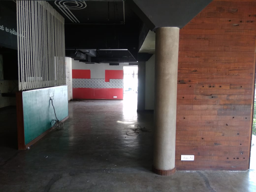 Showroom for Sale in Linking  Road Mumbai