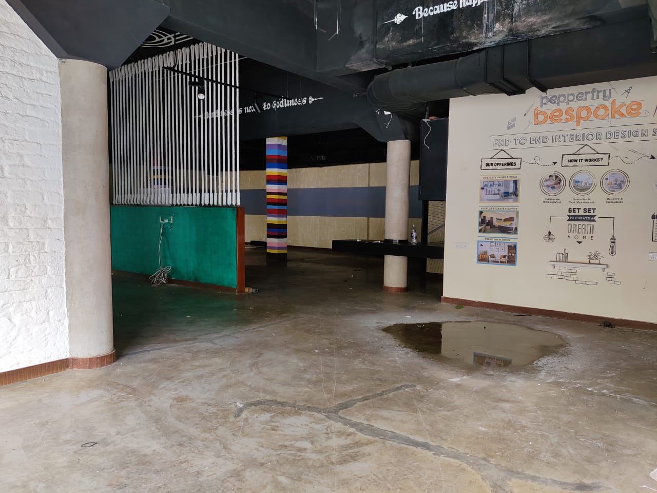 Showroom for Sale in Linking  Road Mumbai