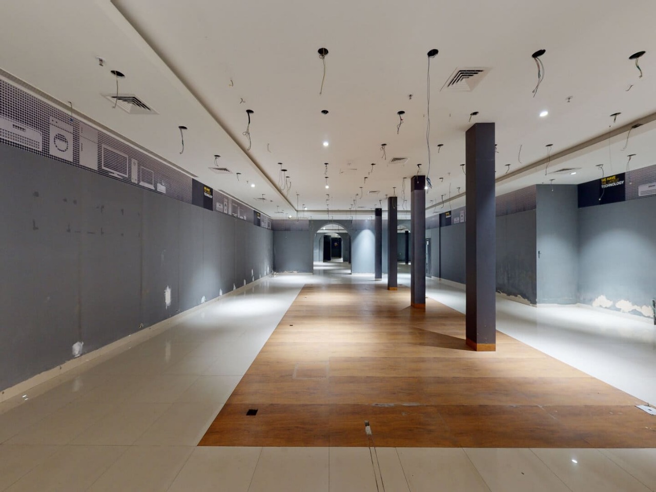 Showroom for Rent in Fort Mumbai