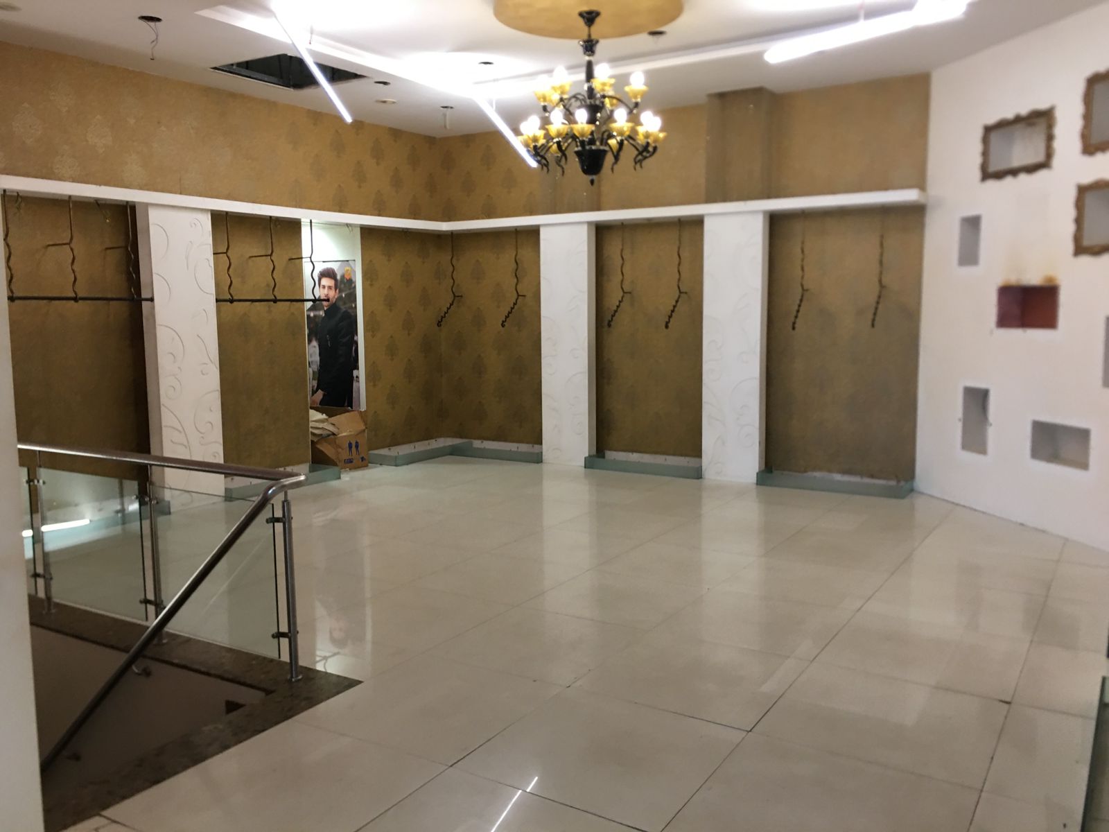 Showroom for Rent in S V Road Mumbai