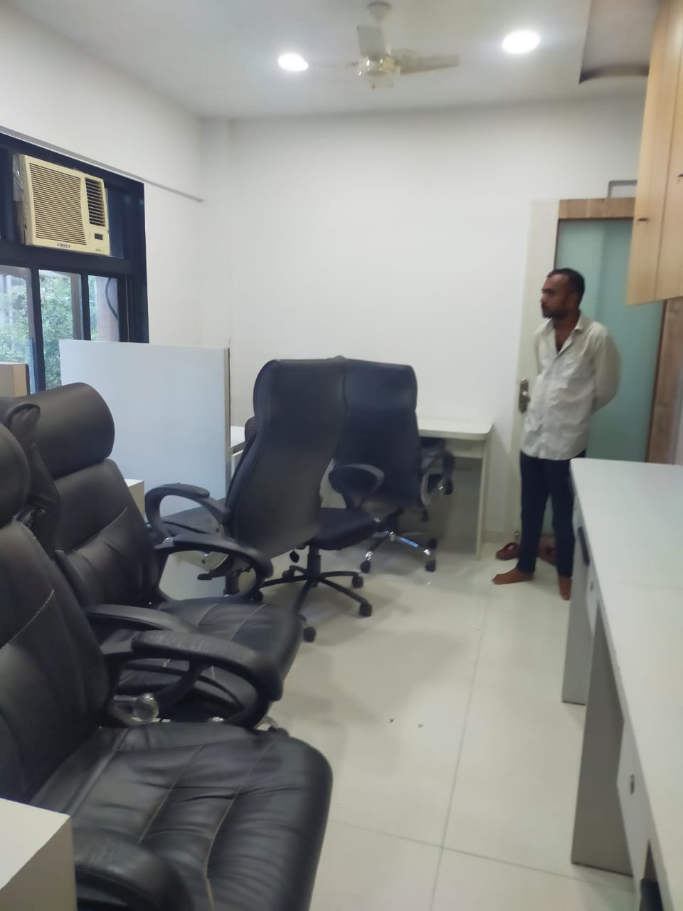 Office for Rent in S V Road Mumbai