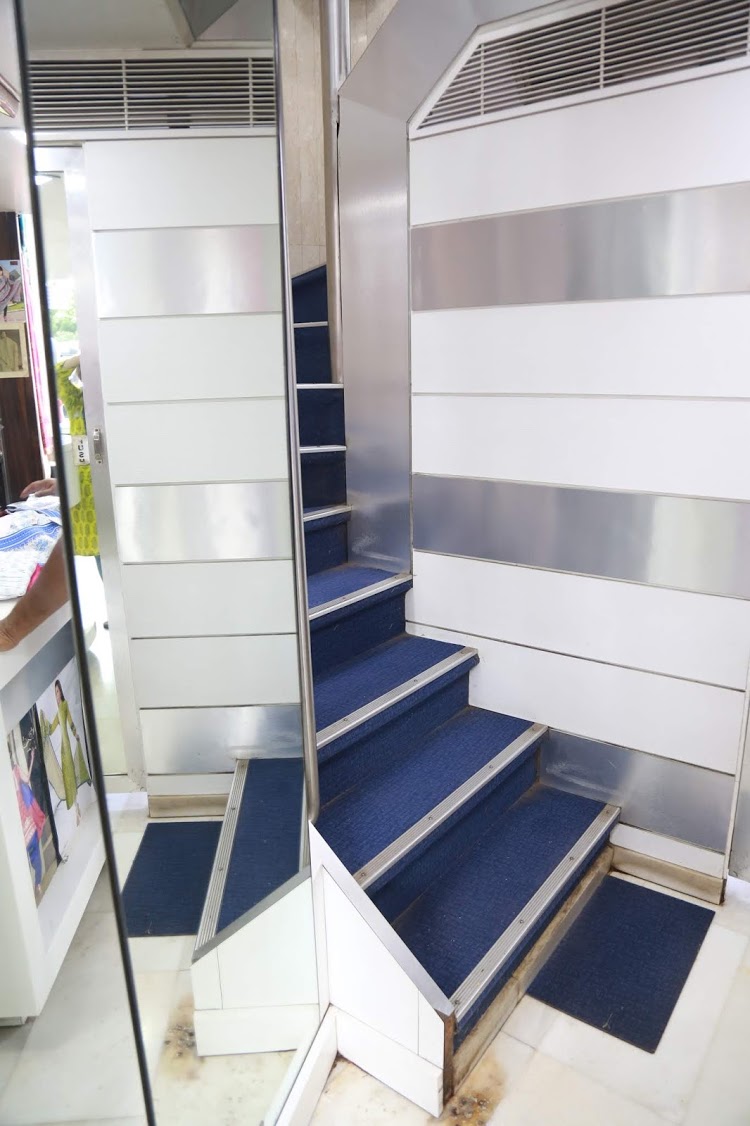 Shop for Rent in Linking  Road Mumbai