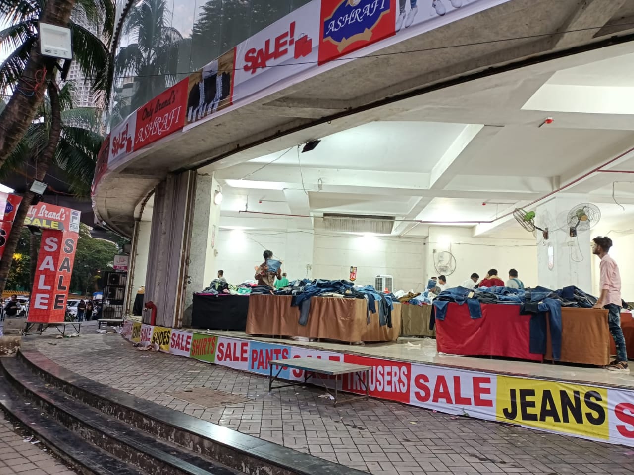 Showroom for Rent in Link Road Mumbai