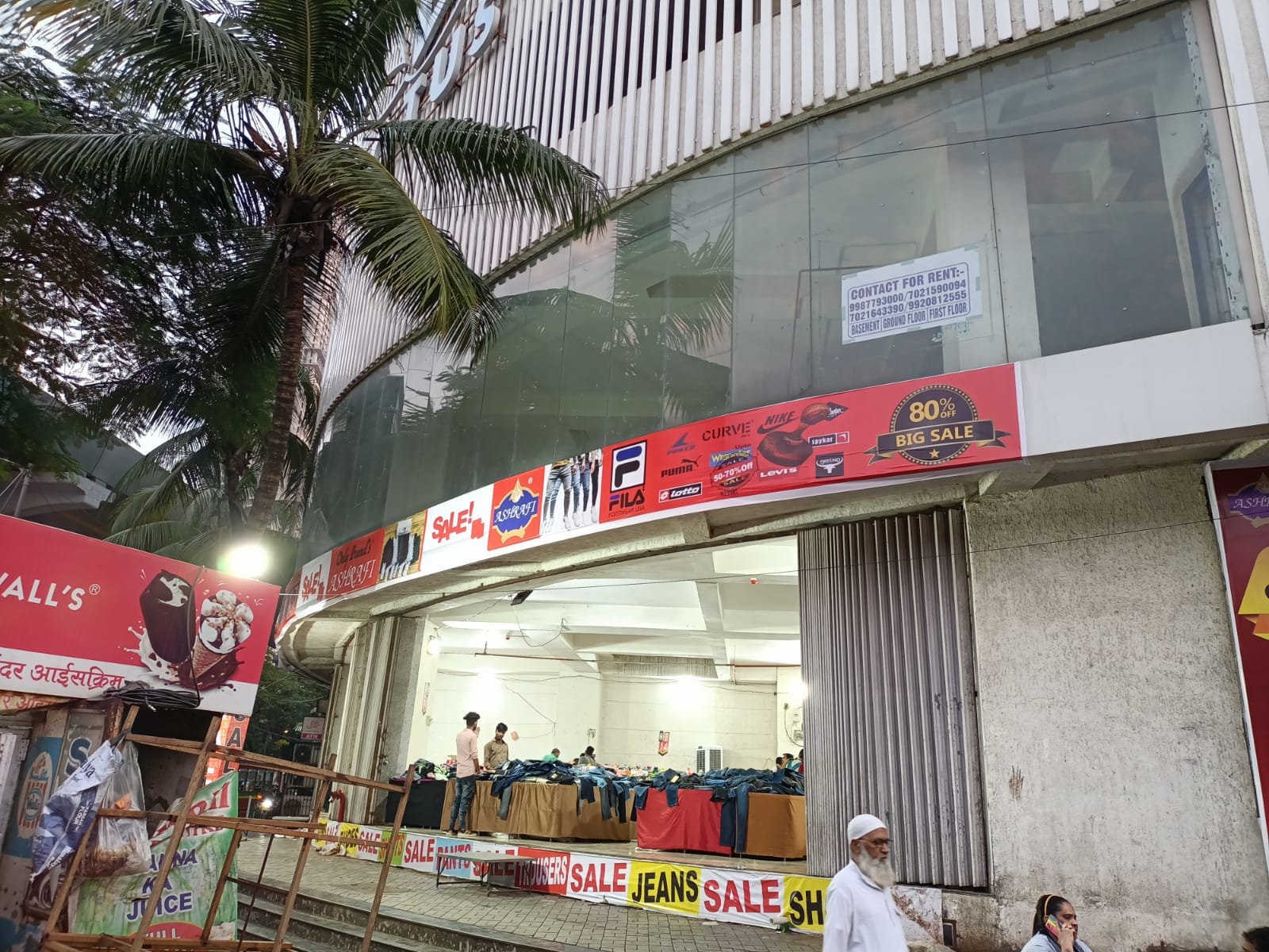 Showroom for Rent in Link Road Mumbai