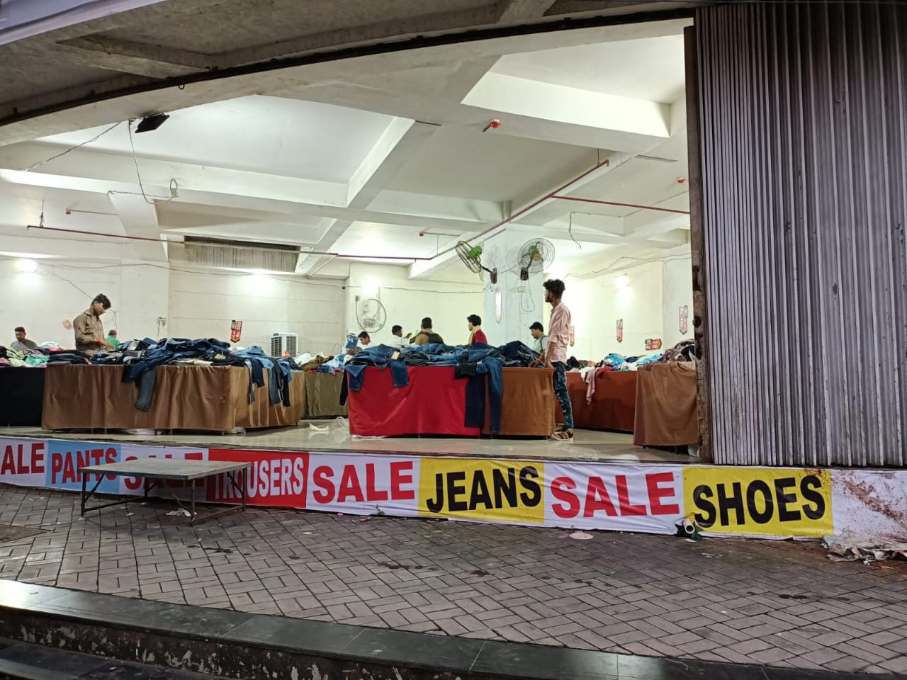 Showroom for Rent in Link Road Mumbai