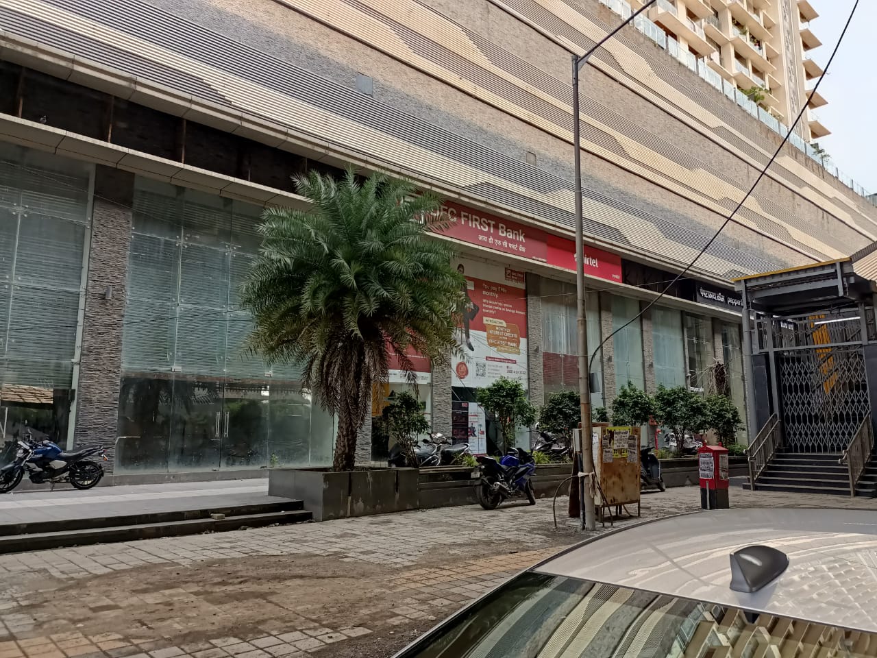 Showroom for Rent in Link Road Mumbai