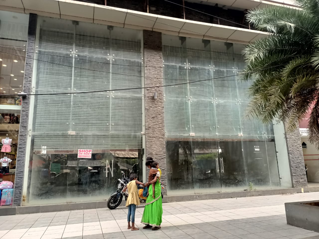 Showroom for Rent in Link Road Mumbai