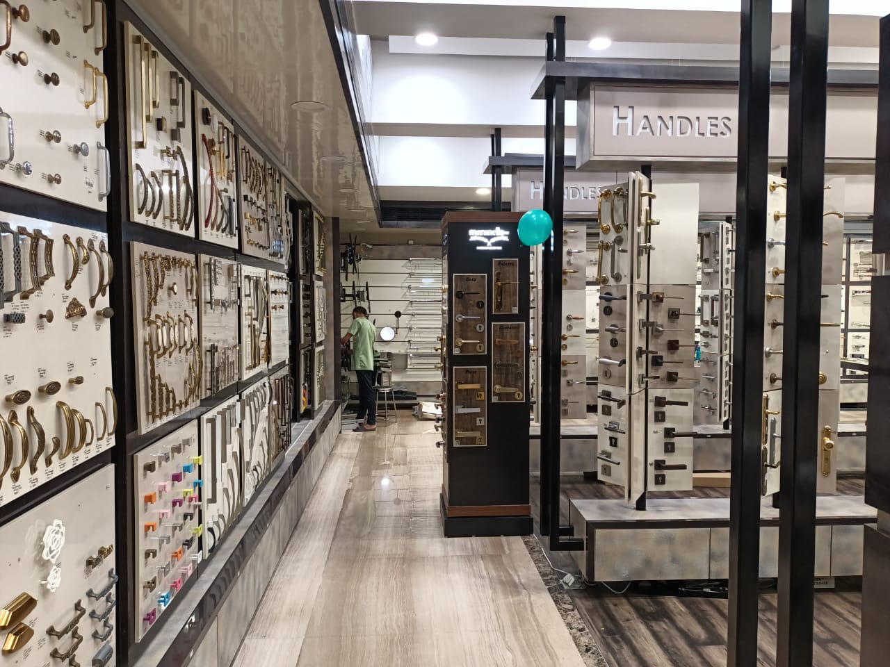 Showroom for Rent in S V Road Mumbai