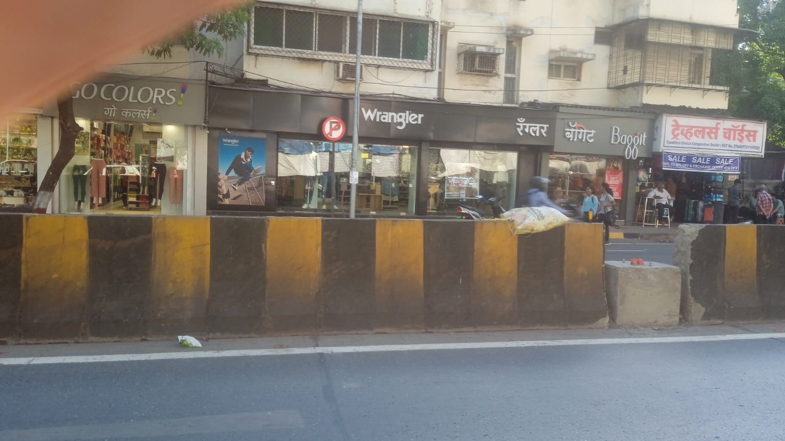 Shop for Rent in Khar West Mumbai