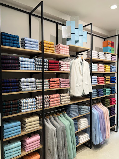 Shop for Rent in Khar West Mumbai