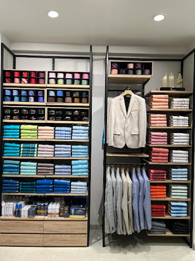 Shop for Rent in Khar West Mumbai