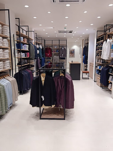 Shop for Rent in Khar West Mumbai
