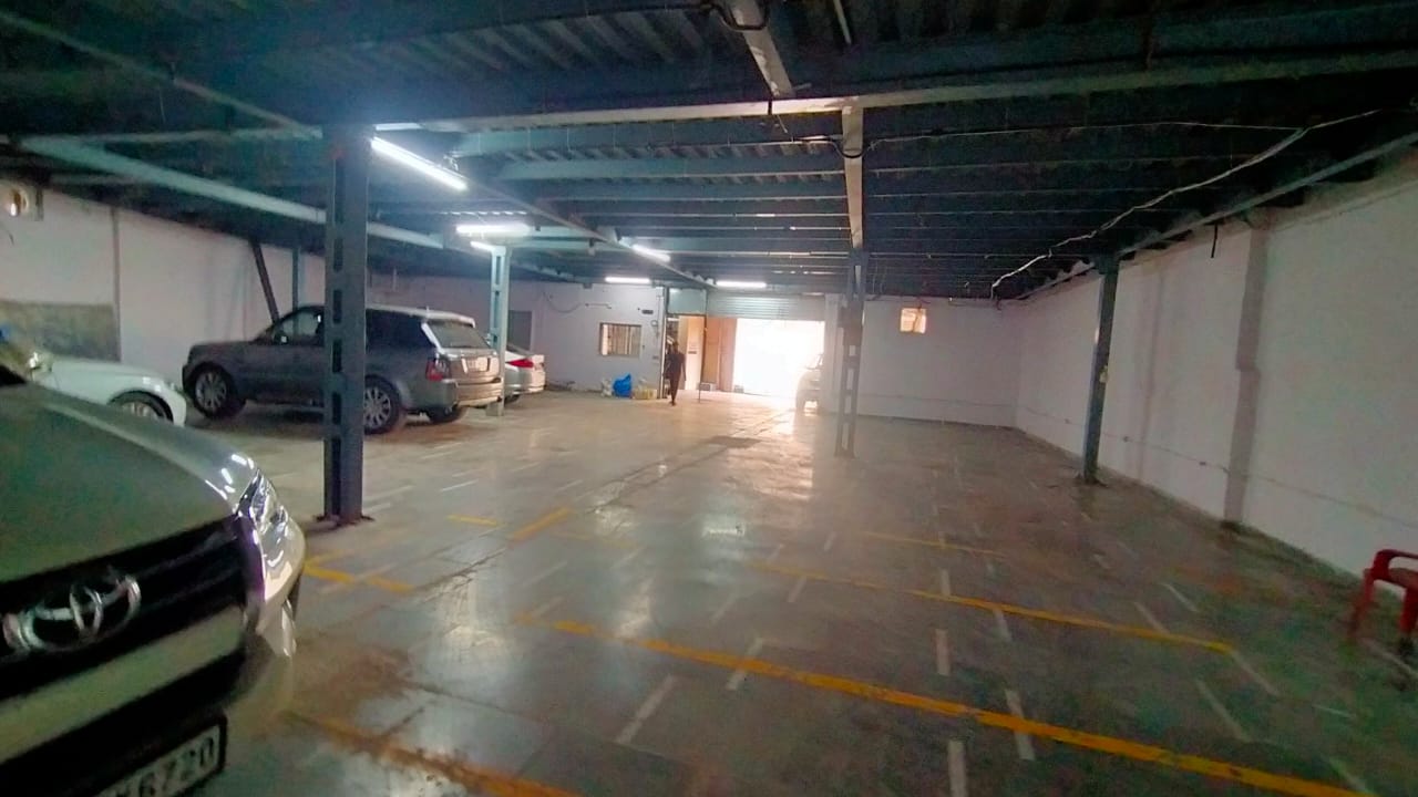 Showroom for Rent in Santacruz West Mumbai