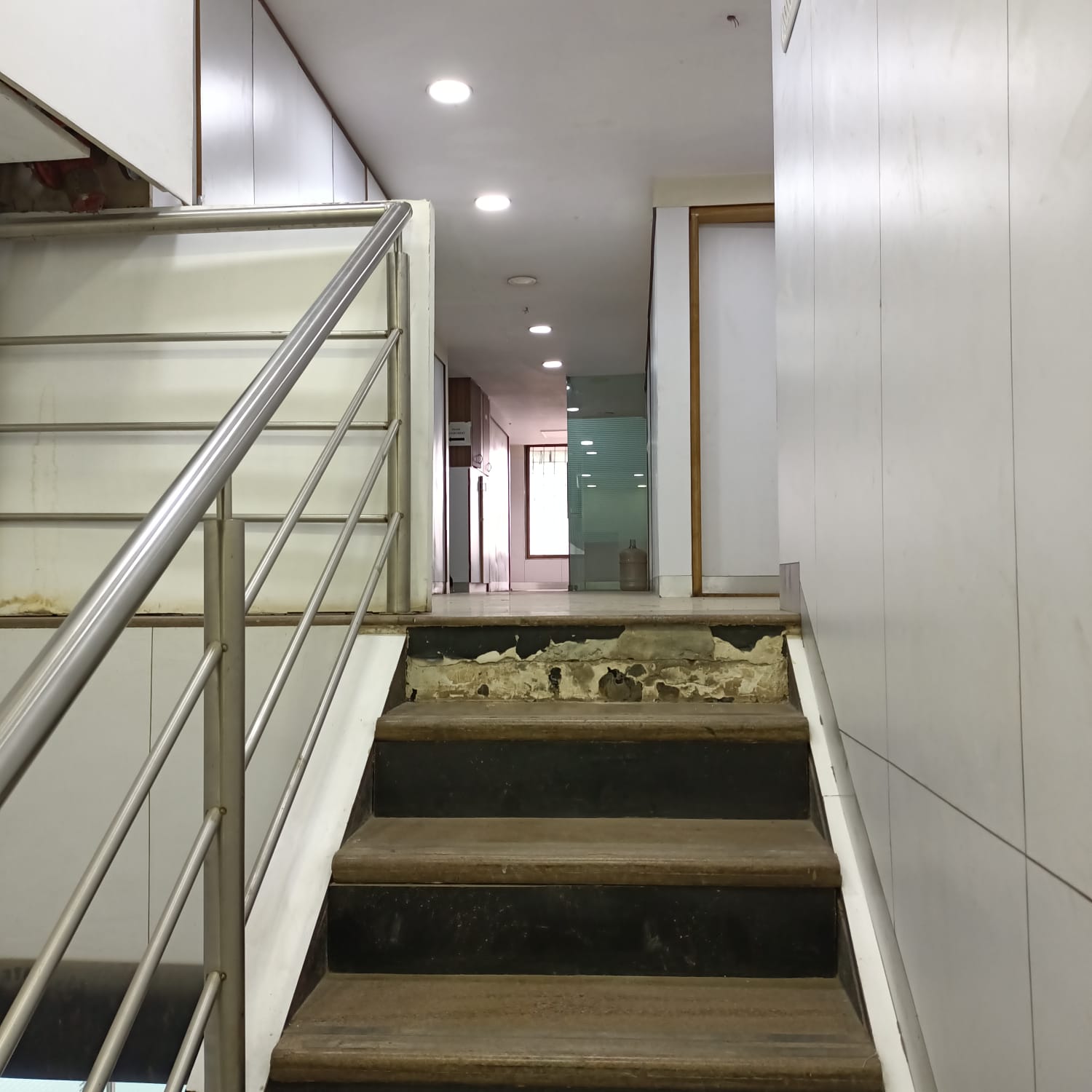 Showroom for Rent in S B Marg Mumbai
