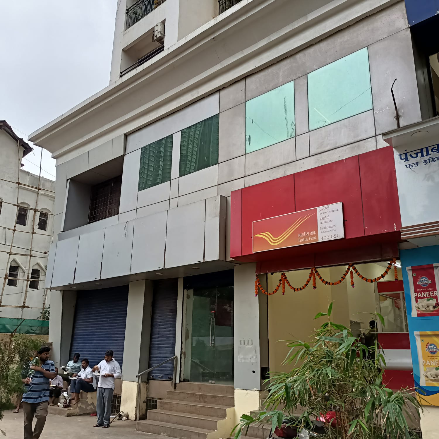 Showroom for Rent in S B Marg Mumbai