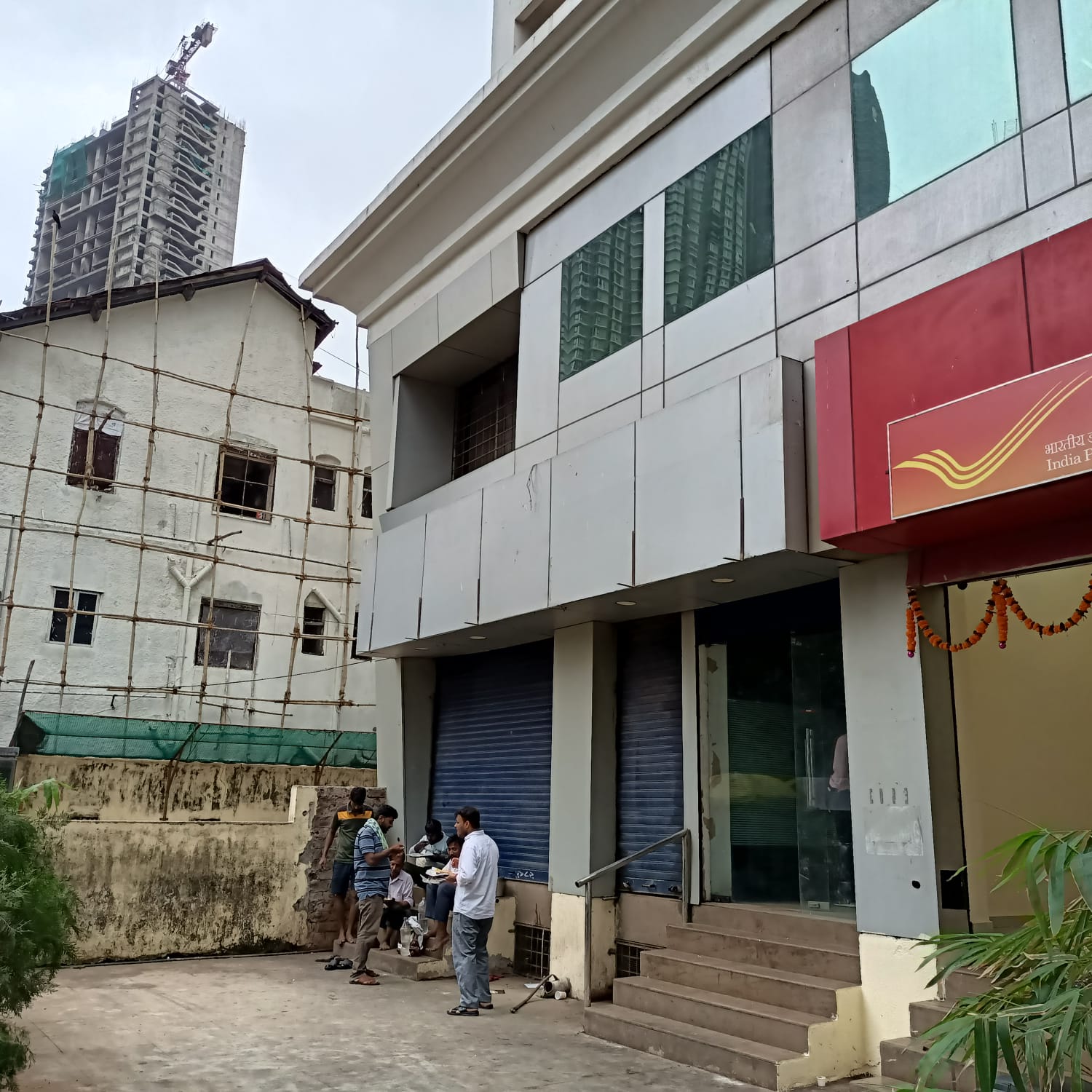Showroom for Rent in S B Marg Mumbai