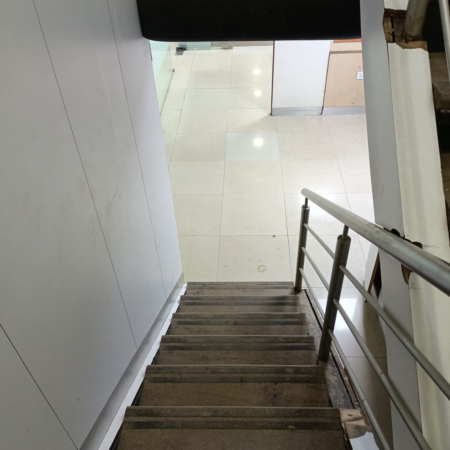 Showroom for Rent in S B Marg Mumbai